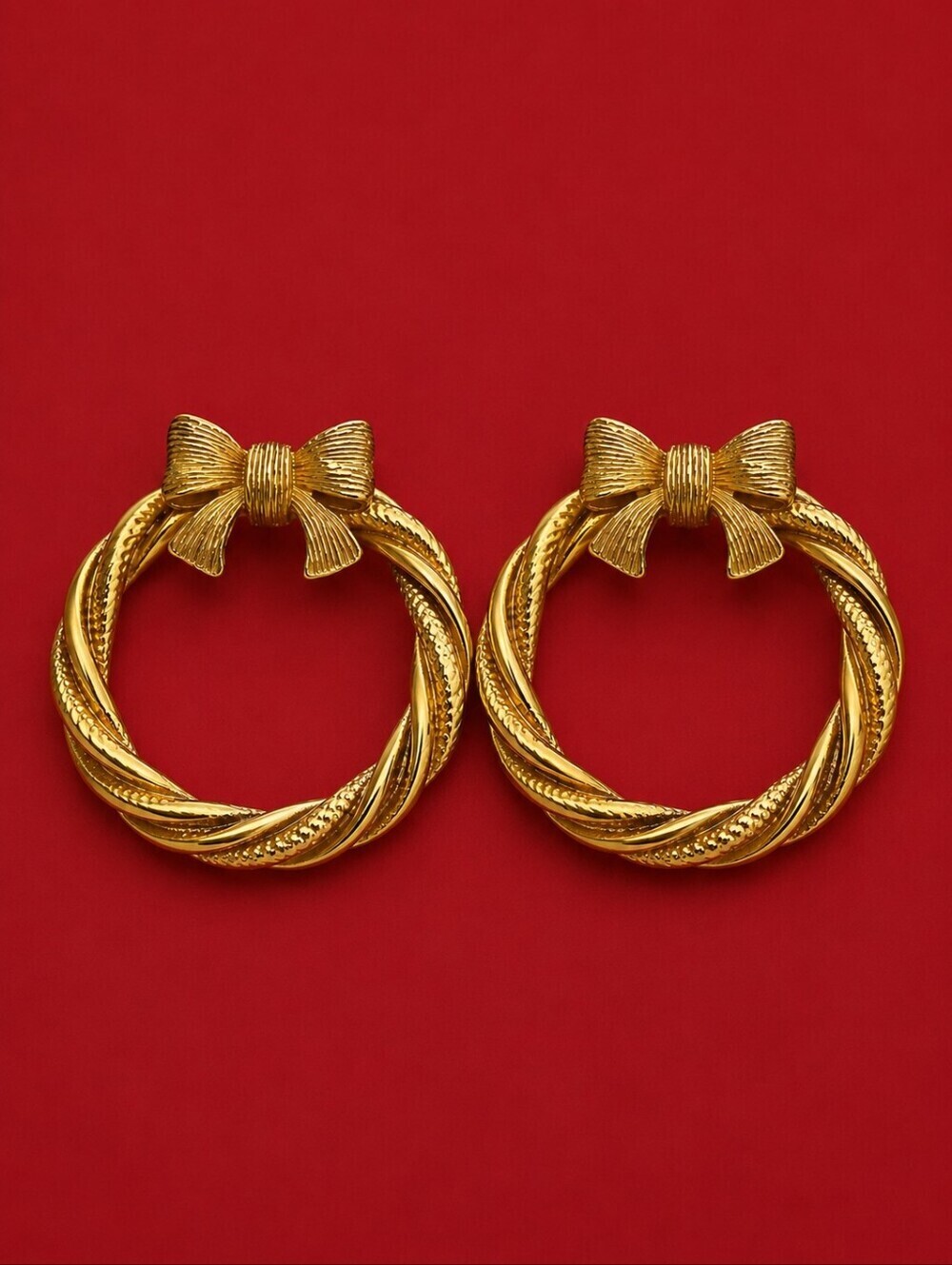 AVON 1979 Festive Circlet Goldtone Twisted Wreath Bow Post Earrings